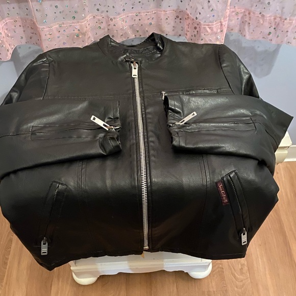 Thug jacket. 🫣 - Picture 2 of 2